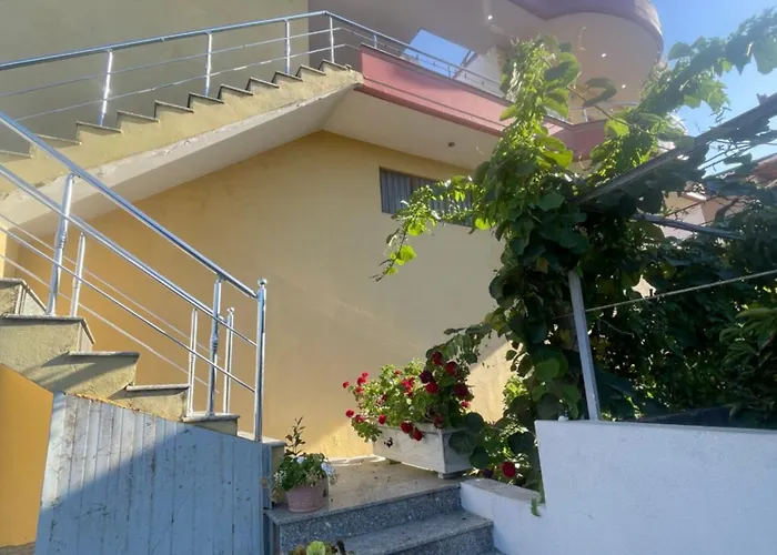 Pensión Rajan Vlorë