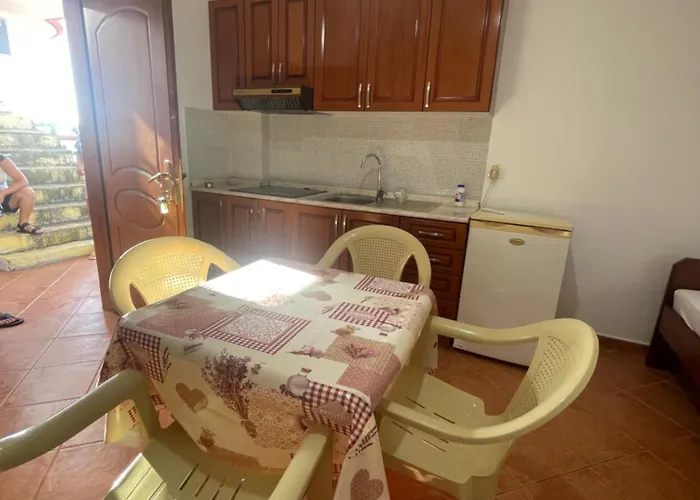Pensión Rajan Vlorë