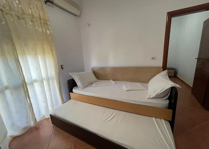 Rajan Pensión Vlorë