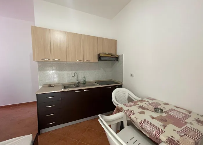 Pensión Rajan Vlorë