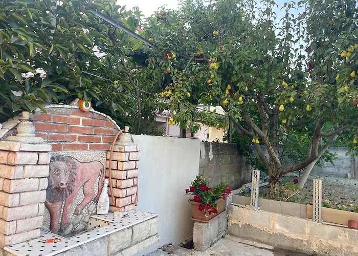 Rajan Pensión Vlorë